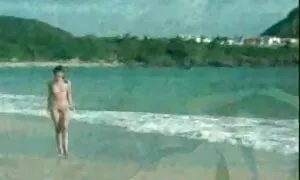 شو چی برهنه در ساحل دوزن سکسی