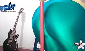 کاترپیل سبز توپ لیکرا.   لاتین سفید گرد مامان سكسي