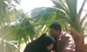 زوج پاکستان و میز کار زمانی که در باغ عکس جنده حشری