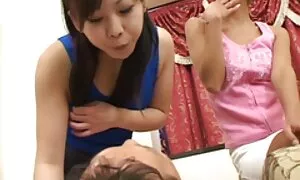 دو زن ژاپنی تف بر مرد عکس سکسی بد