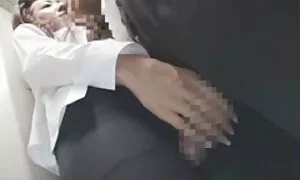 ژاپنی در آسانسور شماره 2 سوپر شهواني