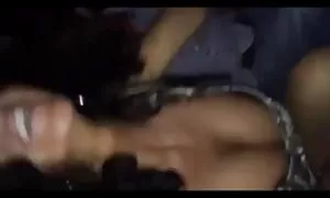 او یک زن در خودرو ditalino سکس زنای دو جنسه