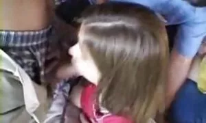 نوجوانان که در حال بدست گرفتن و زیبا  عکس کوس وکون ناز