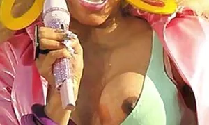 Nicki برهنه! کلیپ ماساز سکسی